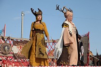 Около ста моделей национальной одежды кочевников представили ошские дизайнеры моды