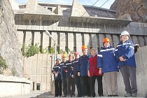 Мырзалардын кесибин аркалаган айымдар