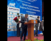 Камчыбек Ташиев подарил квартиры спортсменам