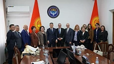 Глава Европейского бюро ВОЗ посетил Минздрав КР: обсуждены приоритеты сотрудничества