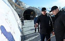 Президент Садыр Жапаров Түндүк-Түштүк альтернативалык жолунун курулушунун жүрүшү менен таанышты